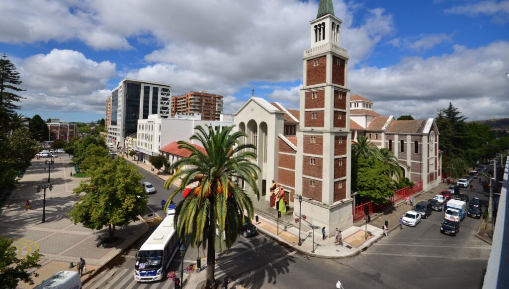 foto de la catedral de Talca frente a la plaza